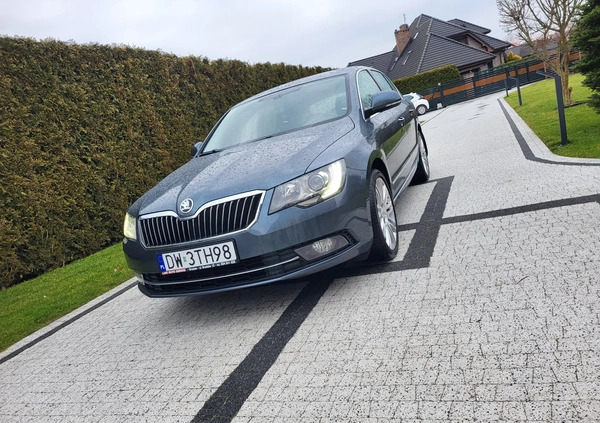 Skoda Superb cena 49900 przebieg: 167000, rok produkcji 2015 z Wrocław małe 67